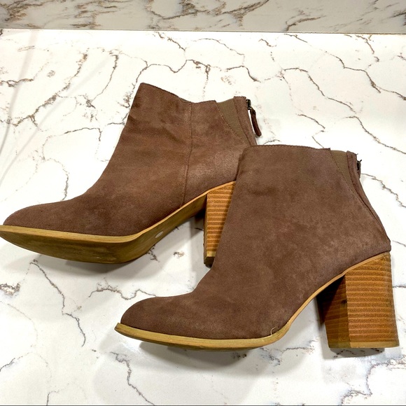Urban Outfitters taupe faux suede boots, size 10 - Picture 1 of 10